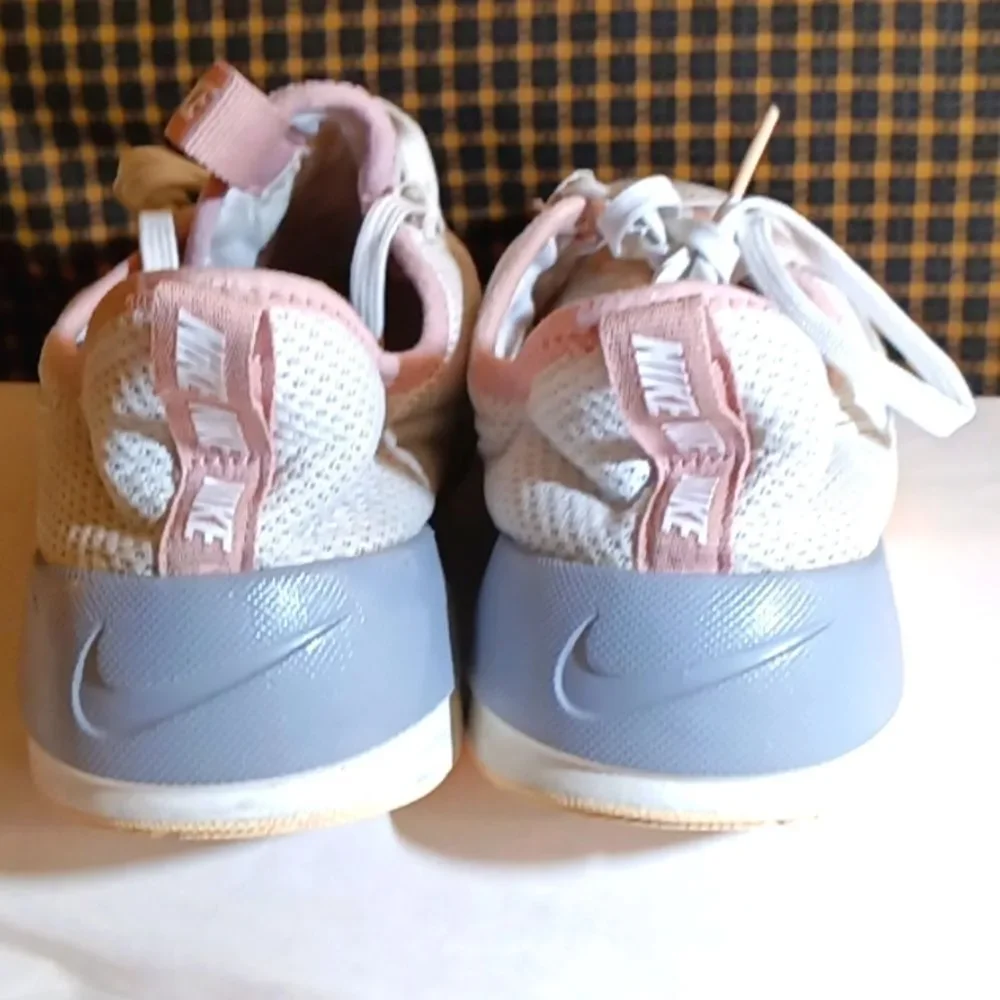 Nike Ashin Modern White Running Shoes Sz 6